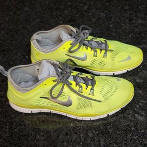 Nike Free TR Fit 4 Vibrant Yellow and Gray Sneakers